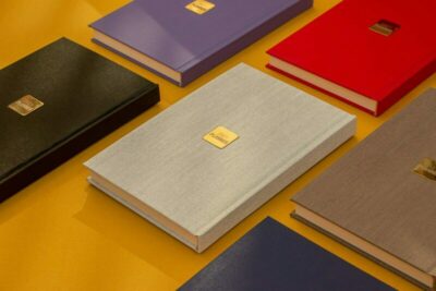 دفترچه یادداشت و زیردستی