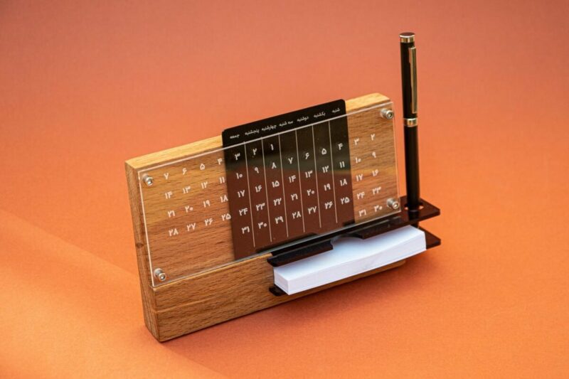 تقویم رومیزی سپیدار 1404