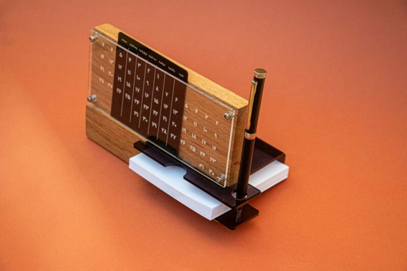 تقویم رومیزی سپیدار 1404