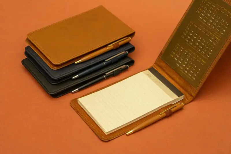 دفترچه یادداشت همراه 1404 دفترچه یادداشت همراه 1404