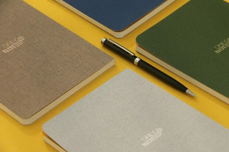 دفترچه یادداشت جلد نرم 1404 دفترچه یادداشت جلد نرم 1404