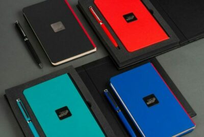 دفترچه یادداشت و زیردستی