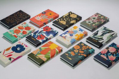 دفترچه یادداشت و زیردستی